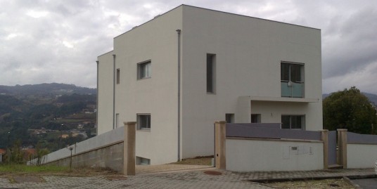 Moradia T3 em construção – Cepelos, Amarante